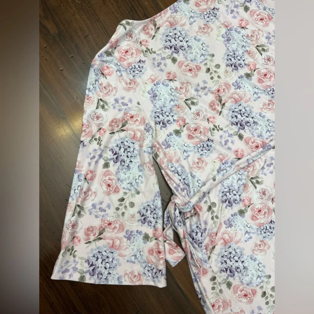 Caden Lane Henlee’s Hydrangea Print Maternity Hospital Robe One Size Floral Chic - Picture 9 of 14
